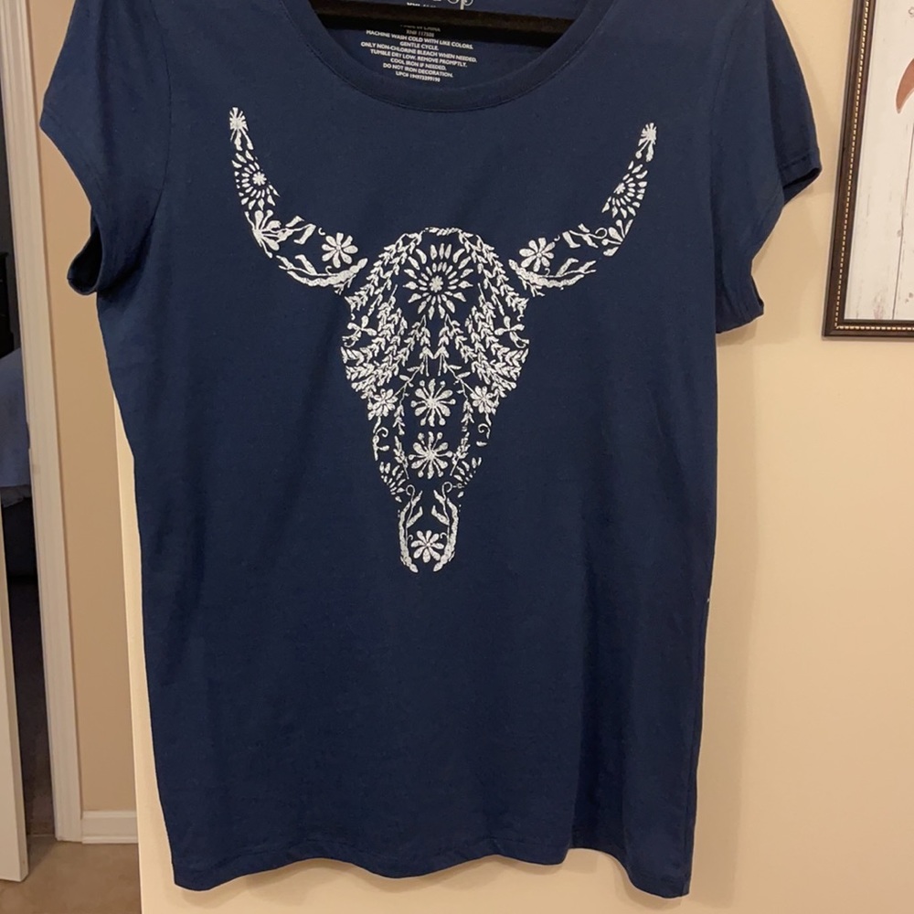 Short sleeve navy and white T-shirt. - Picture 2 of 4